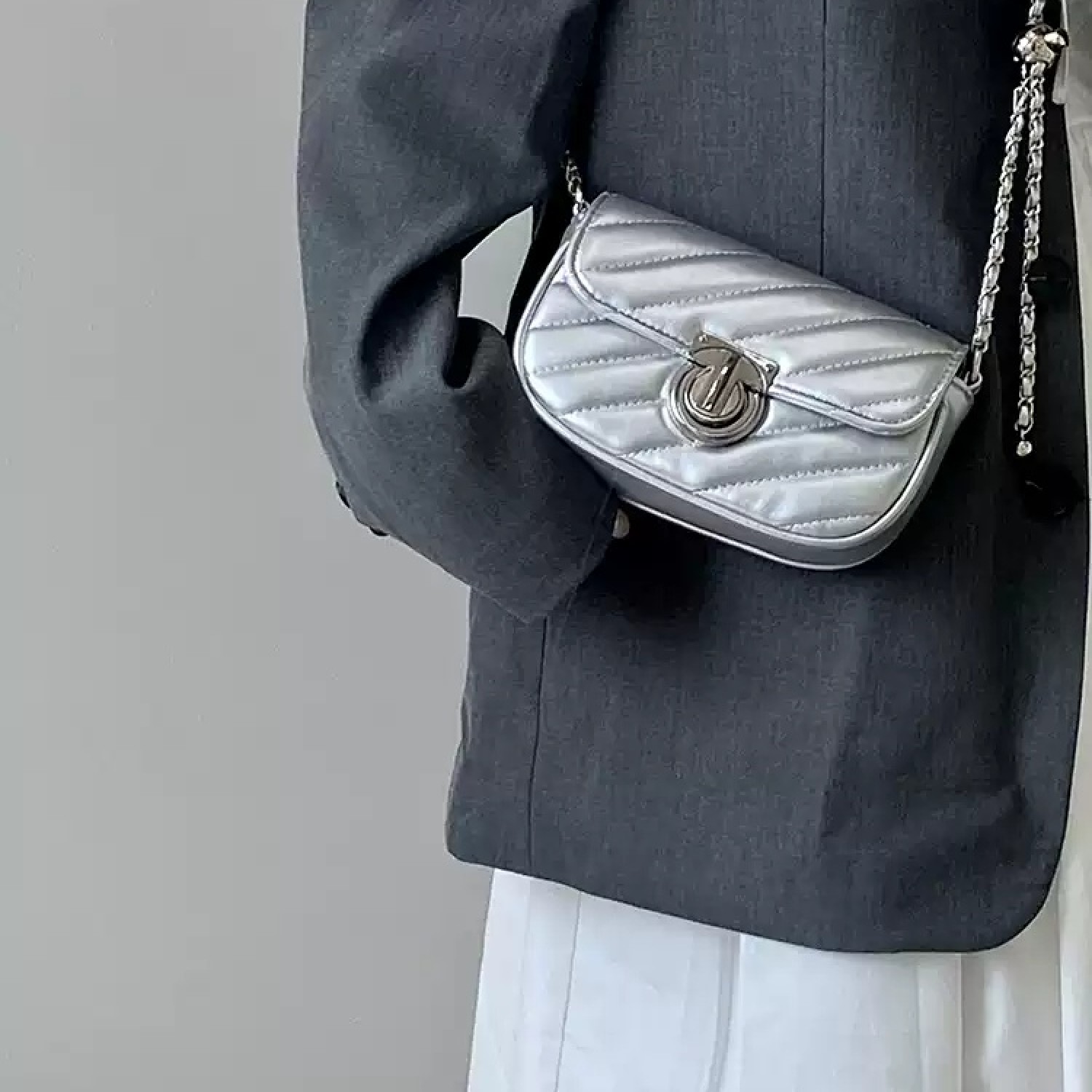 Lock Closure Chain Silver Crossbody Small Square Bag BG0009