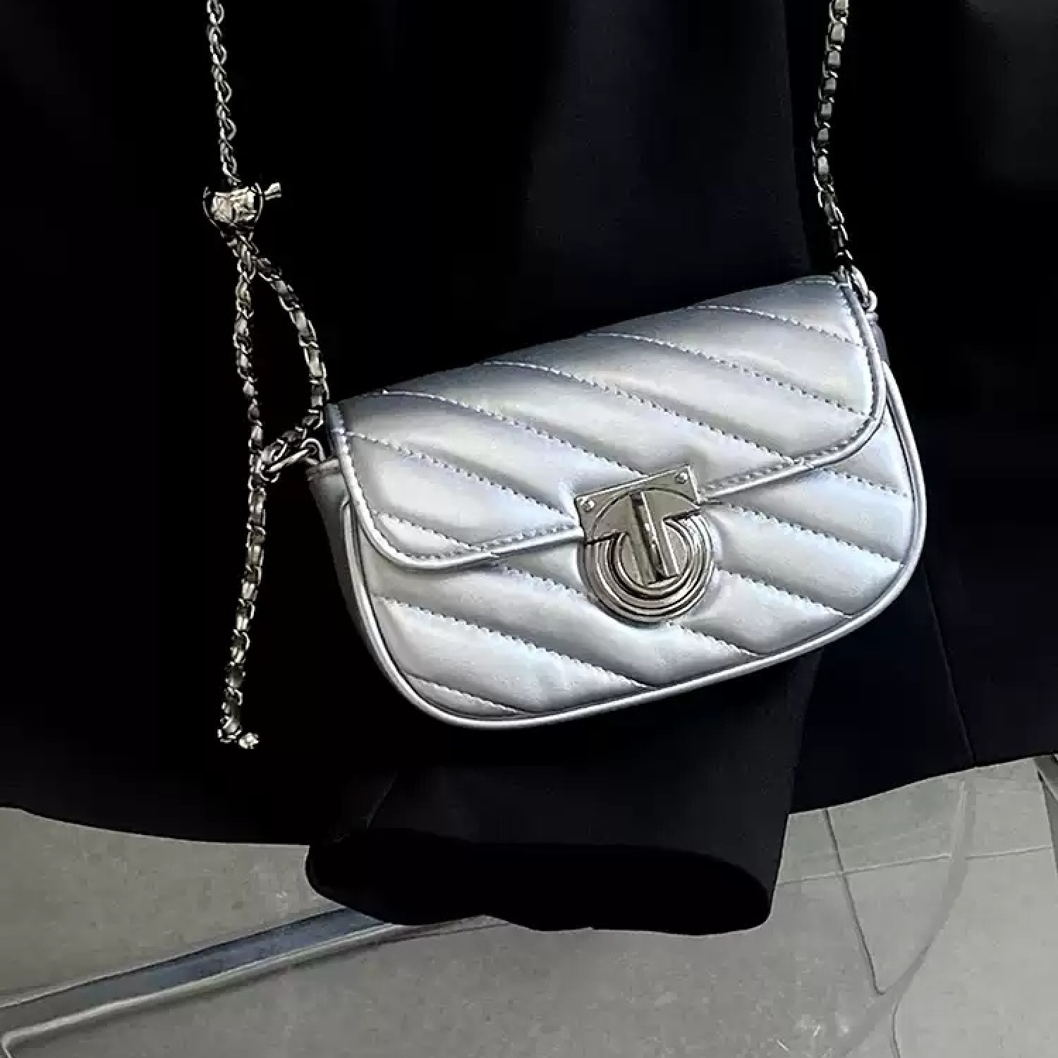 Lock Closure Chain Silver Crossbody Small Square Bag BG0009